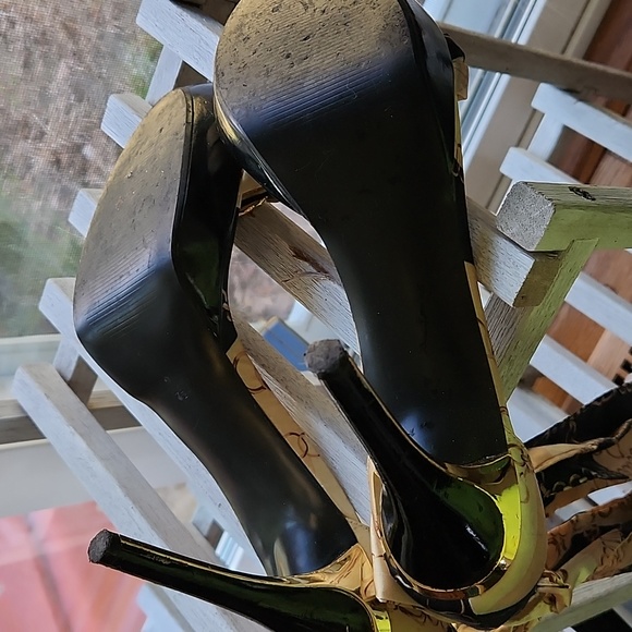 Guess Sandals - Picture 5 of 6